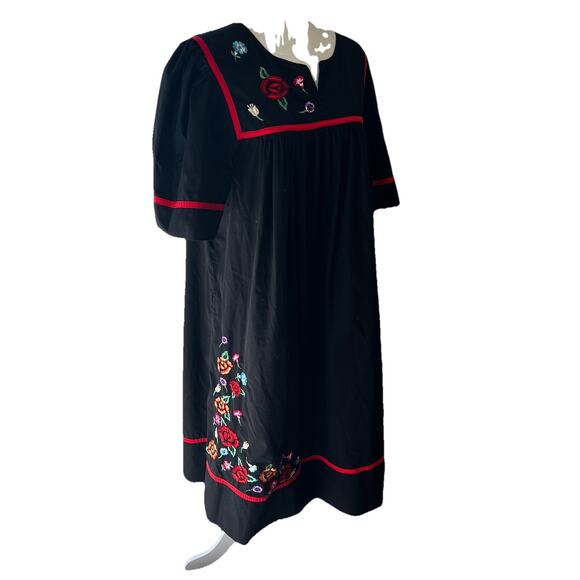 Go Softly Patio Mumu Dress Large Embroidered Floral Red Black House Nightgown - Picture 1 of 7